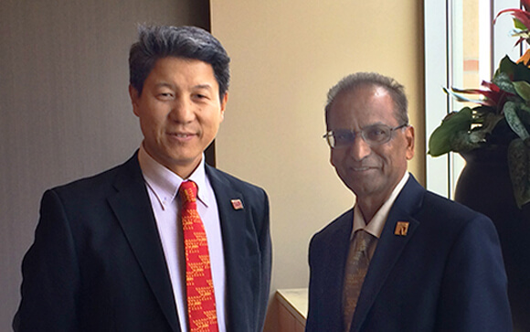 THU Professor Zhisheng Niu and USC Viterbi Professor Raghu Raghavendra, vice dean for global academic initiatives.