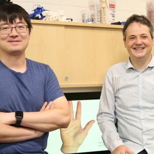 USC Computer Science Professor Jernej Barbic and PhD candidate Bohan Wang developed the world’s most realistic model of the human hand’s musculoskeletal system in motion. Photo/Hoatian Mai.