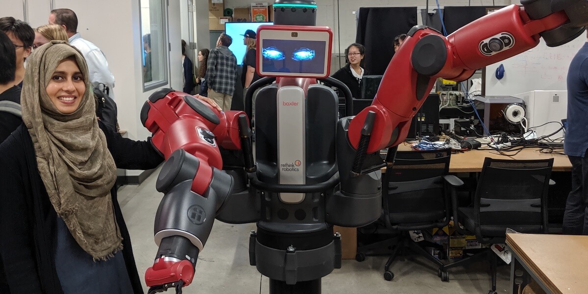 USC Viterbi Ph.D. Sarah Al-Hussaini and Baxter, a human-safe robot robot designed to complete complicated, multistep processes. PHOTO/Akash Sareen.