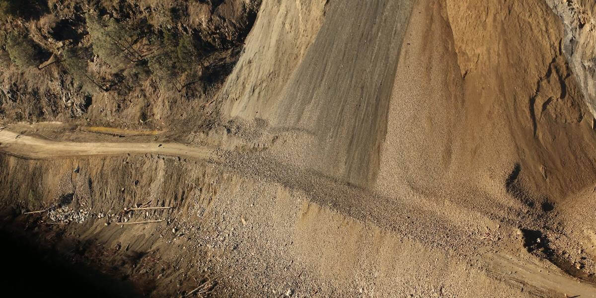 Hundreds of mudslides affect the Los Angeles area, how are these phenomena created?