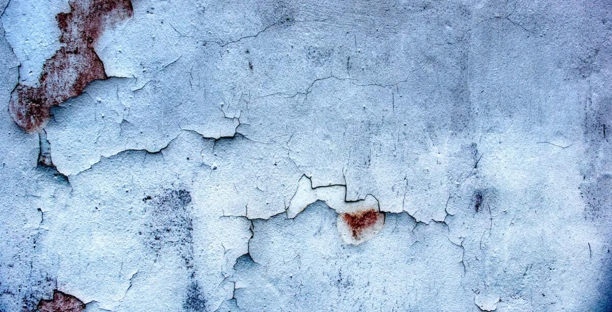 Can Concrete Heal Its Own Cracks Without Losing Its Strength?