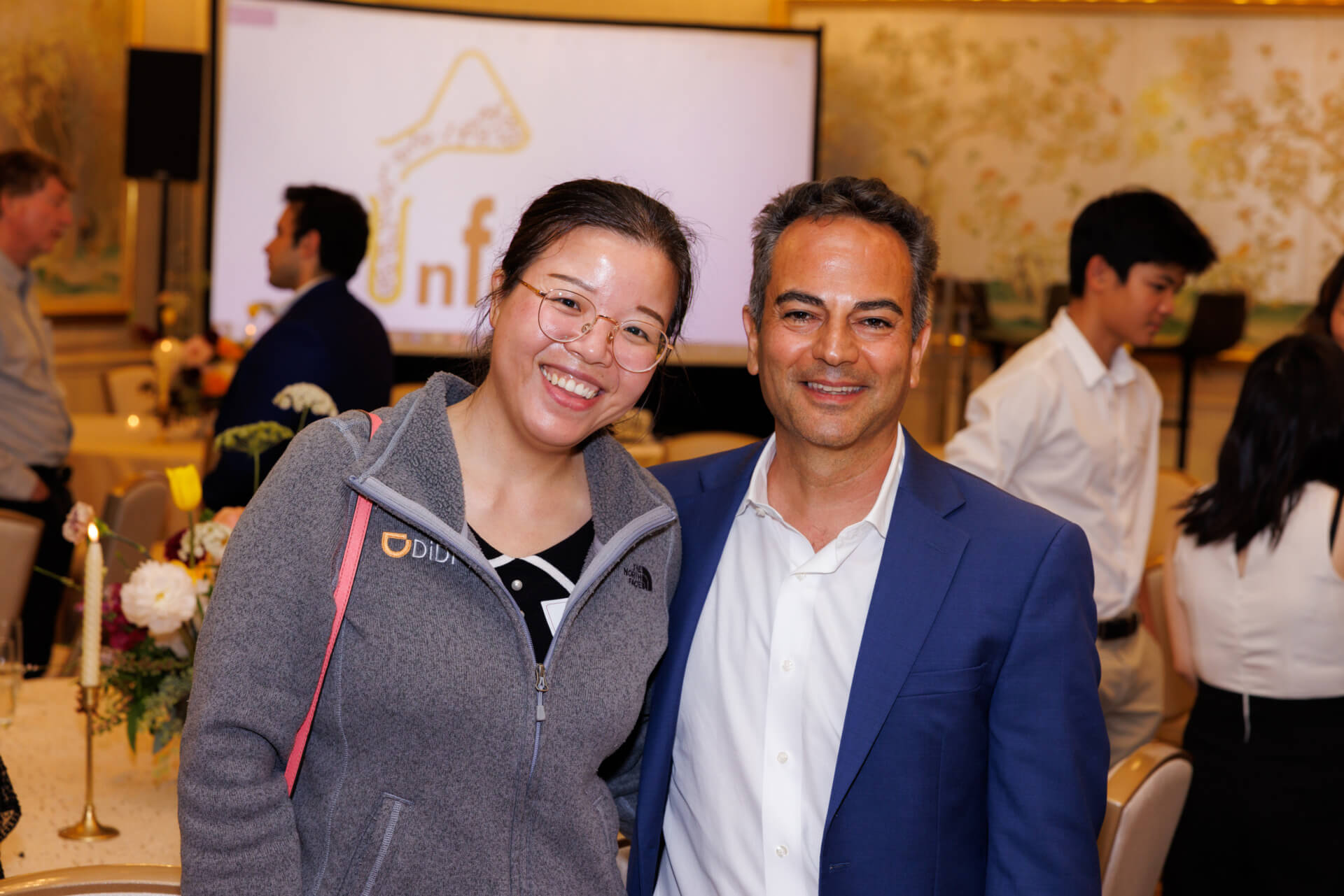 Alumna Ying Lyu, a machine learning engineer at Airbnb, and Cyrus Shahabi. Photo/Brian Morri.