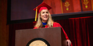 Melissa Orme delivers the commencement speech