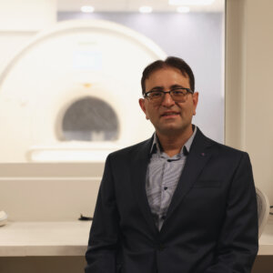 Prof. Mahdi Soltanolkotabi with a low-field MR machine in the USC Dynamic Imaging Science Center. (USC Photo/Xenia Xu)