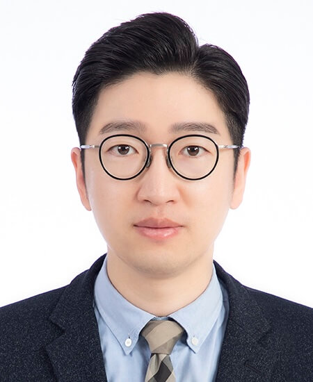 Portrait of Sang-Woo Kim, Dean of the Division of Research and Business Foundation at Inha University. He is wearing glasses and a suit and is smiling.