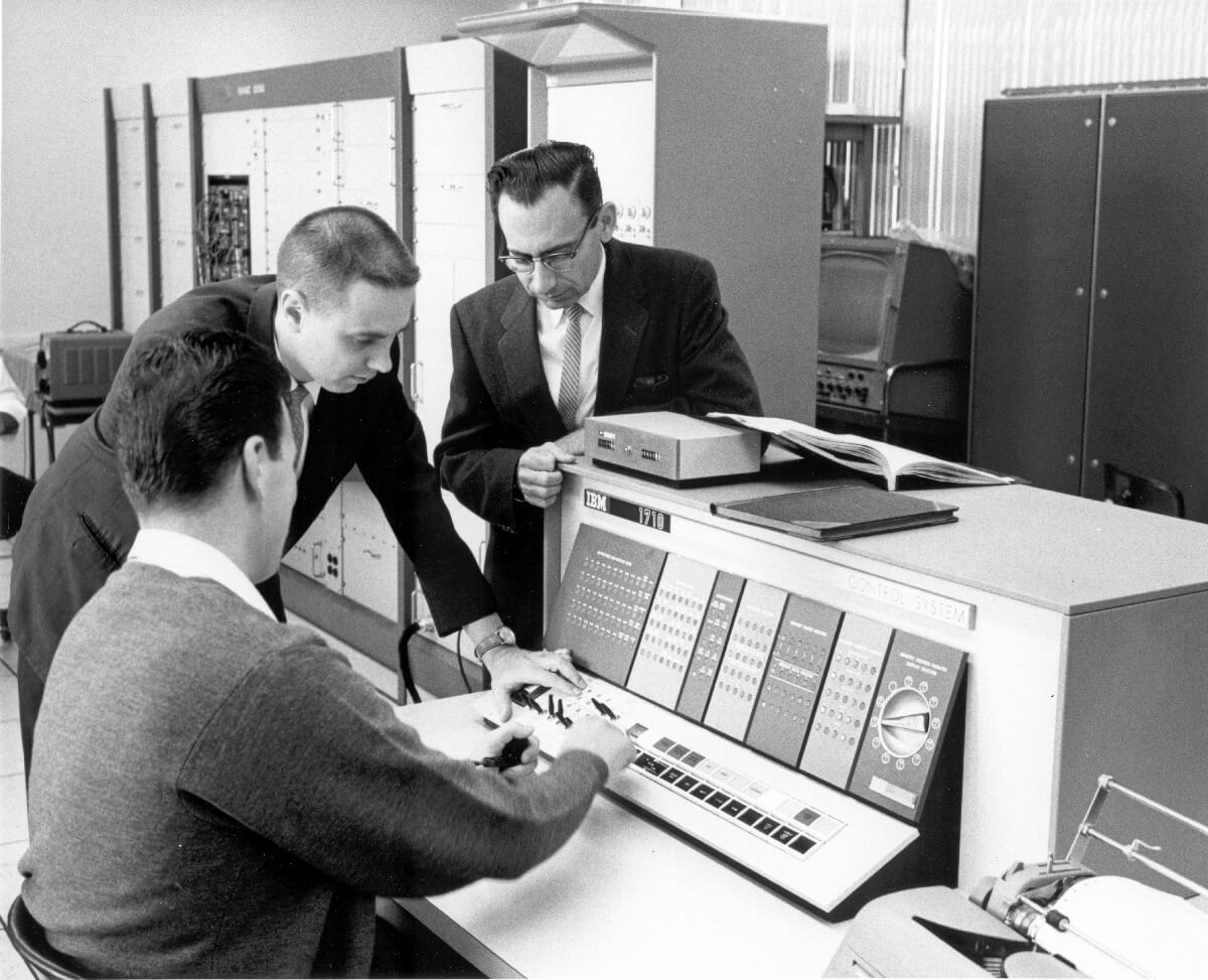 George Bekey (standing right) and Robert McGhee (middle) in the USC System Simulation Laboratory in the 1960s. 