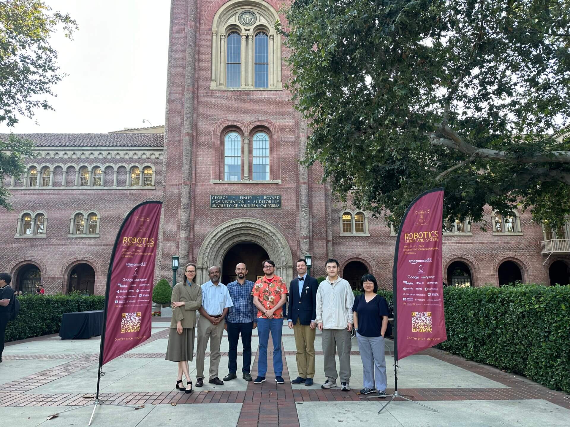 RSS 2025 Organizing Committee (RSS co-founder, RSS Foundation president, local arrangement chairs from USC)