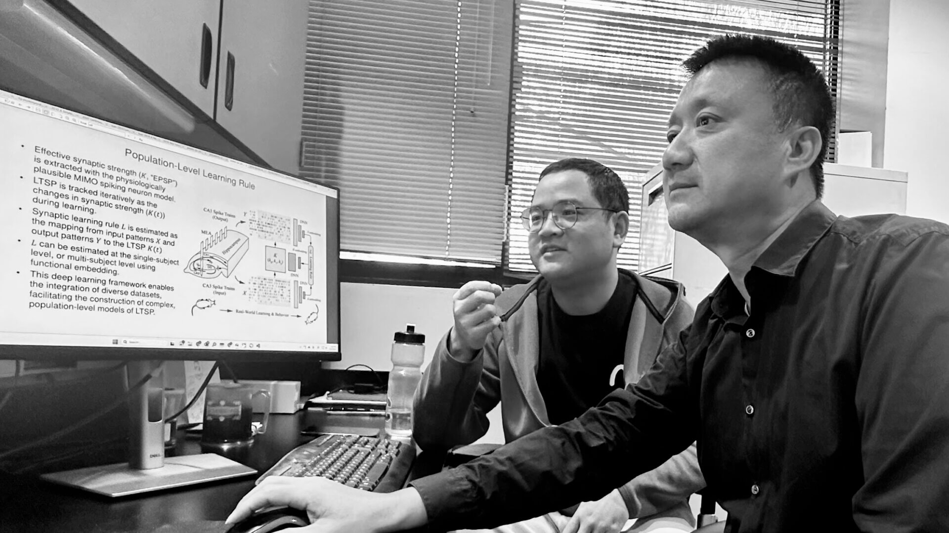 Postdoctoral researcher Xiang Zhang and associate professor of biomedical engineering Dong Song.