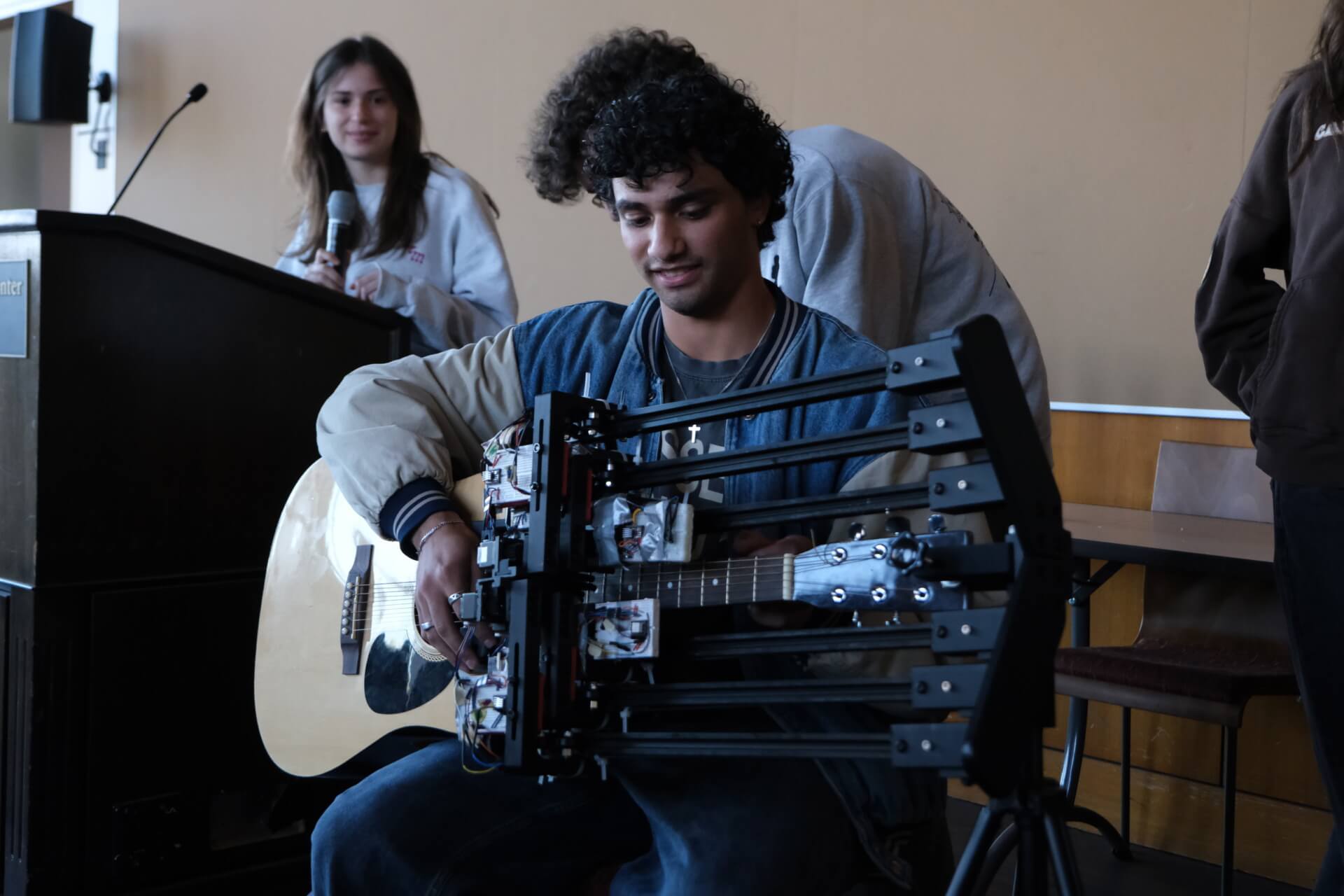 A team member from AutoChord doing a demo at the USC Makers Showcase 2026 (Credit: Emily Liu, Alexandra Somodi, John Peng, Vardhan Jain)